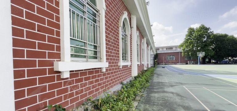 独门独院5686平方 带操场 行业不限