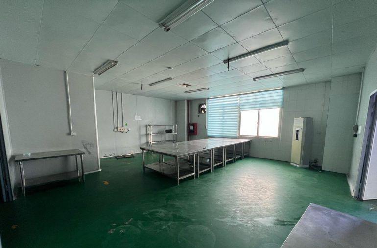 龙岗宝龙街道食品厂房若干车间出租，4000平方，可分租。