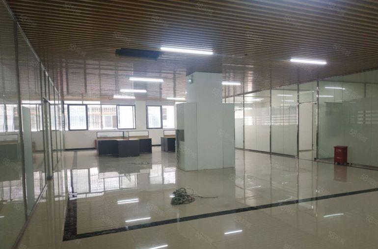 现在入场2个月免租 36元 西丽地铁口精装350平办公室直租