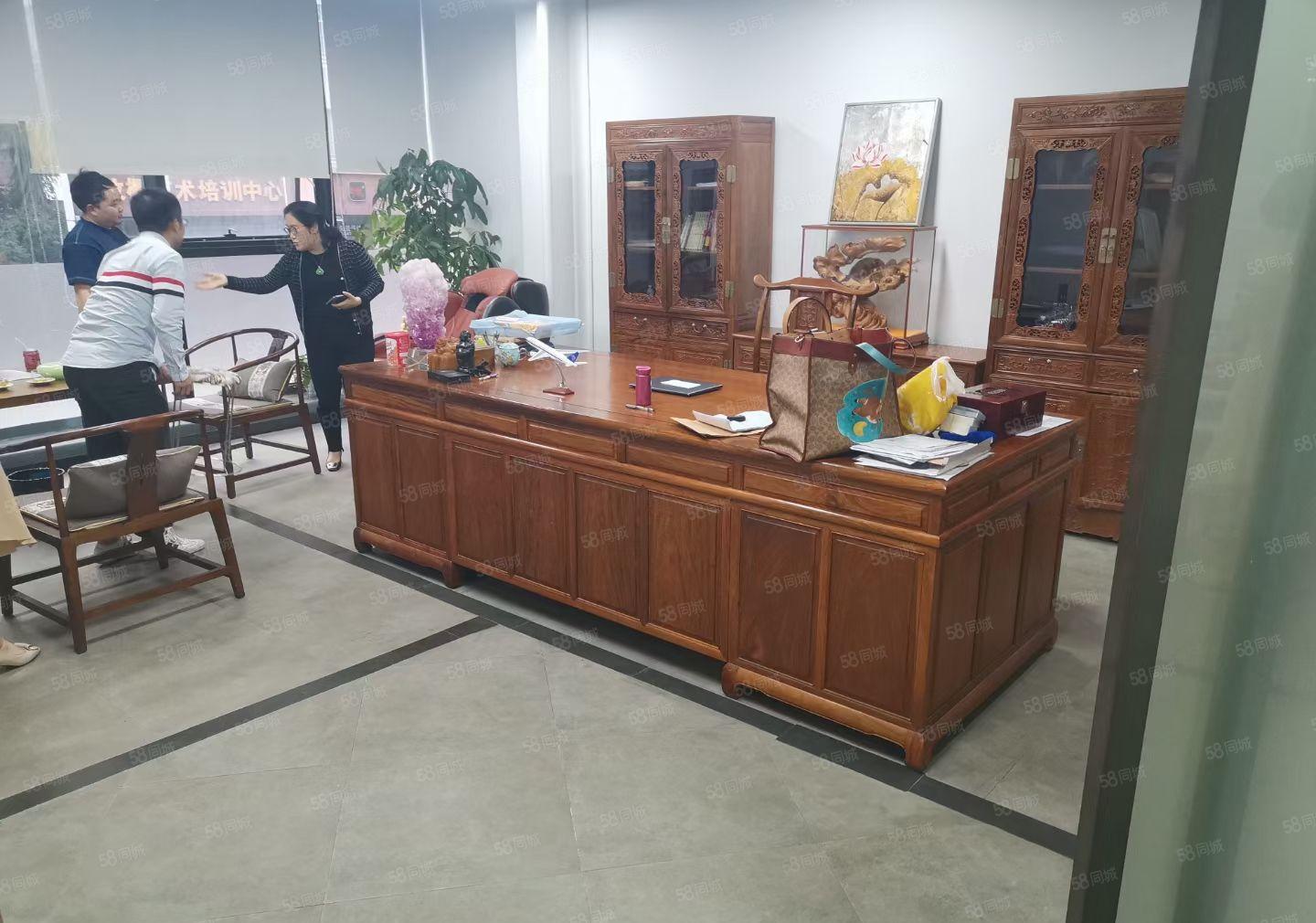 一楼可商业可办公可仓库面积大租金便宜有免费停车位离地铁口近