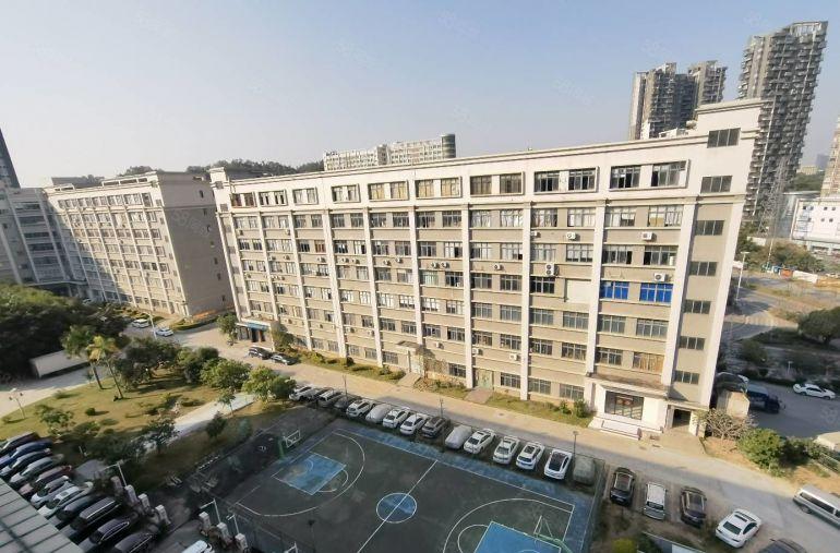 福田区八卦岭工业园区厂房，原房东使用面积高，3吨货梯，空地大