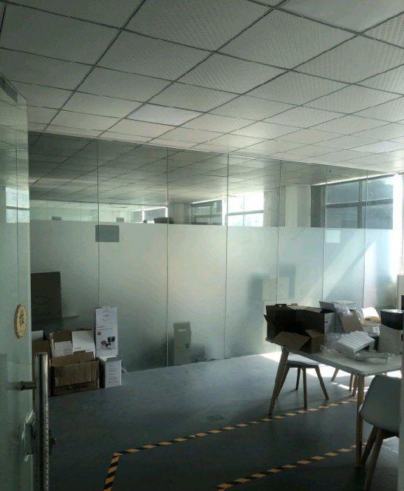 分租， 办公装修好的。地铁14号线500米