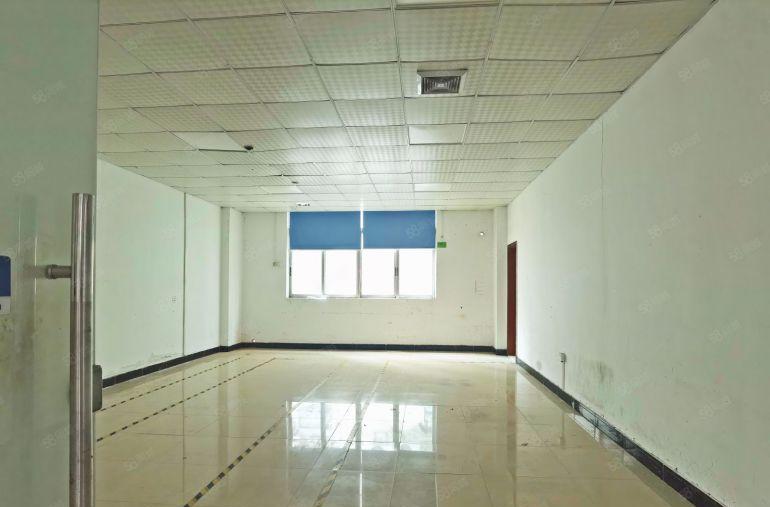 西丽366大街 独院厂房1080平 一手房东 停车非常方便