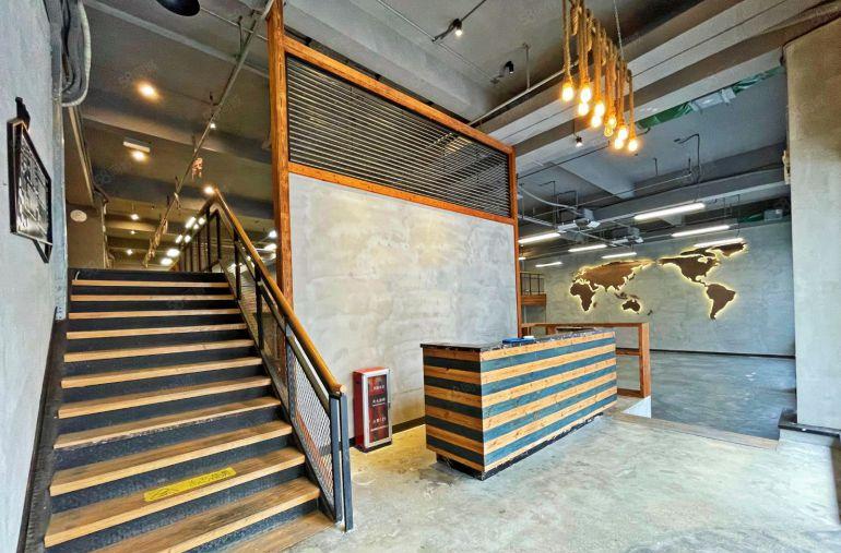 大学城 一楼工业风 复试1200平 特价58元一平，行业不限