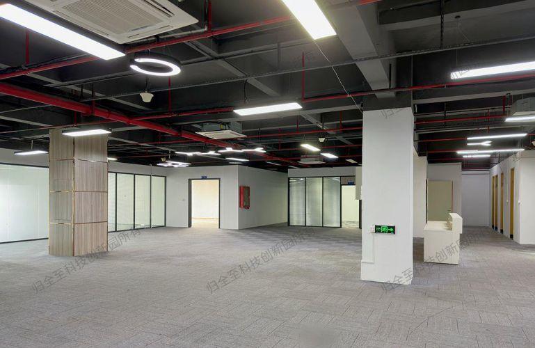 沙共后亭地铁口813m厂房招租，工业上楼，配备6台货梯