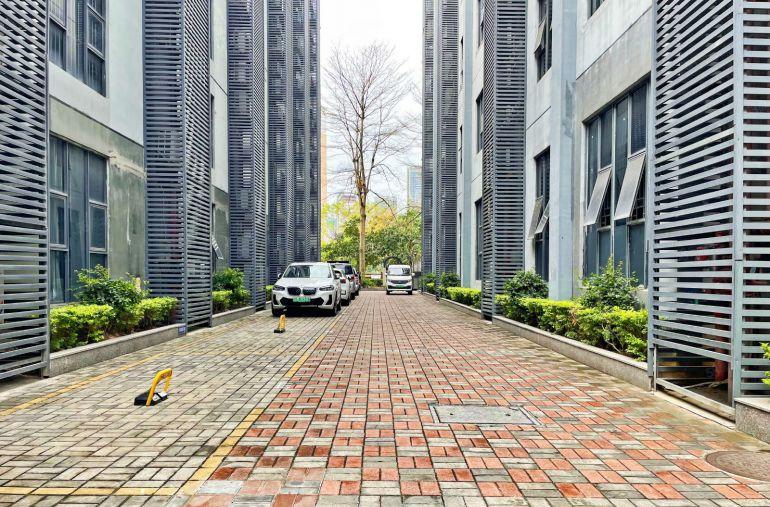 南山区研发厂房 一楼和二楼单层1365平 行业不限