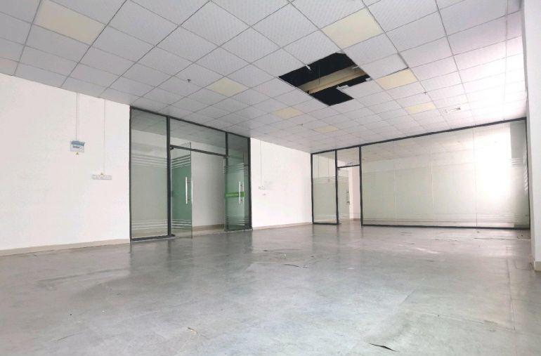 地铁站厂房、办公室招租，离爱联站200米、