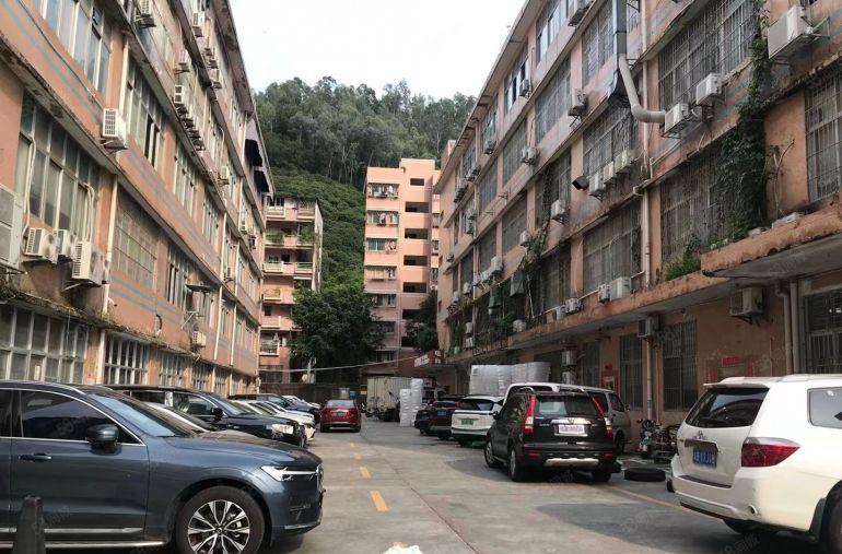 草铺办公厂房小面积出租，地铁口60平米起租