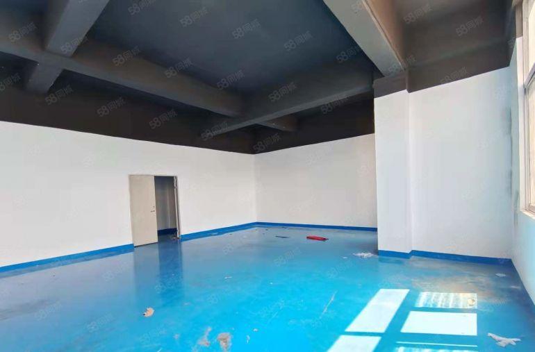 民治万众城附近新出标准厂房250平出租，户型方正采光极好