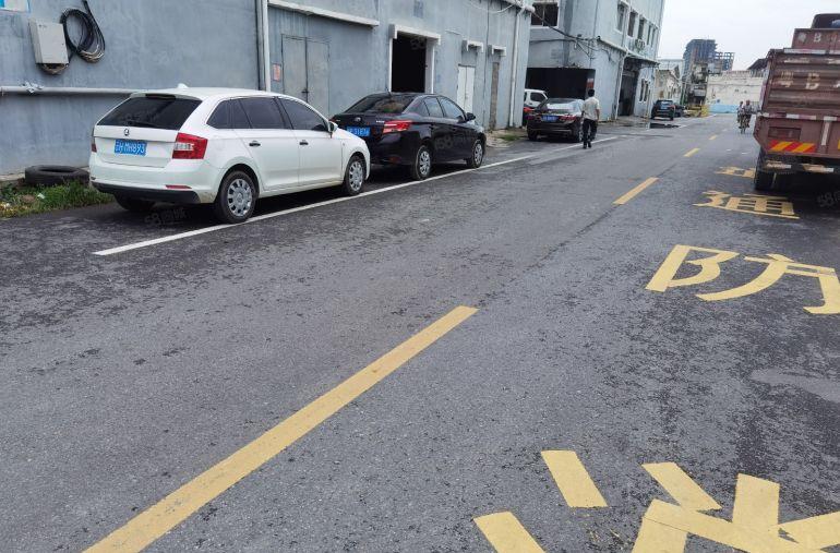 布吉上李朗工业区新出1楼1300平拖头随便进出可分租仓库出租