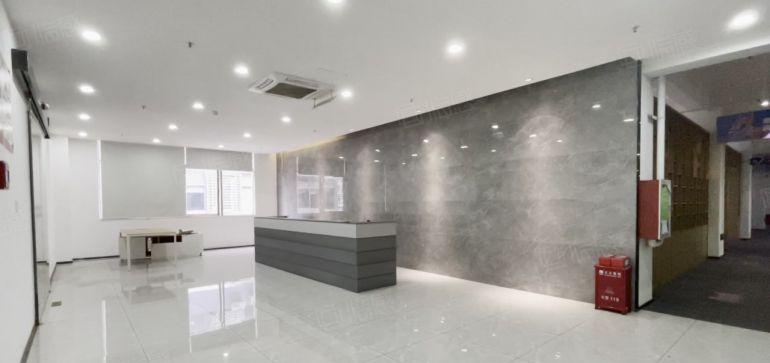 西丽大学城 整层精装厂房 2200平  带全套家私