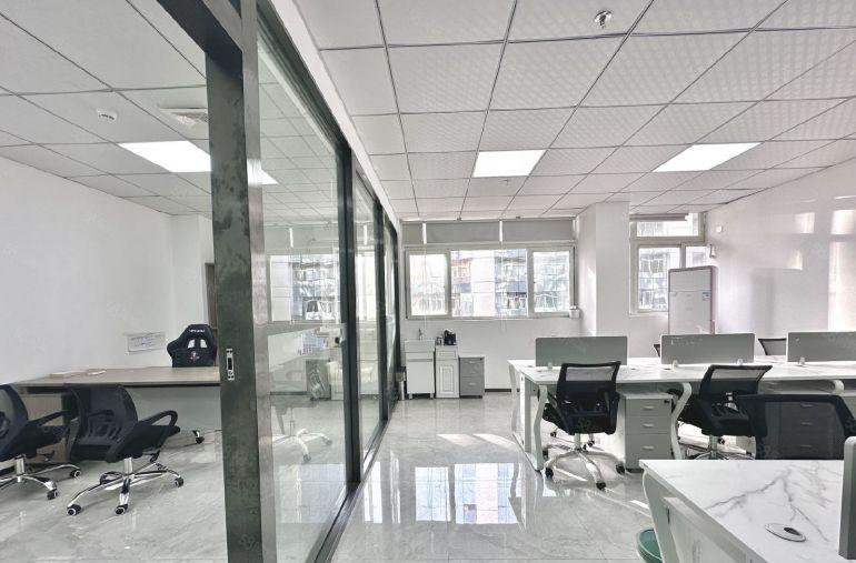 南山双地铁口 南油第四工业区168平带家私  拎包即可办公